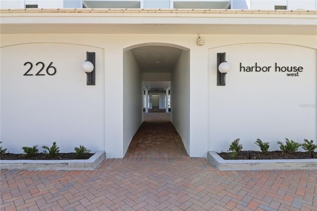 226 GOLDEN GATE POINT 34, Sarasota, FL 34236