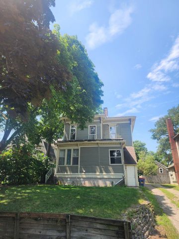 719 Fairview Avenue NE, Grand Rapids, MI 49503