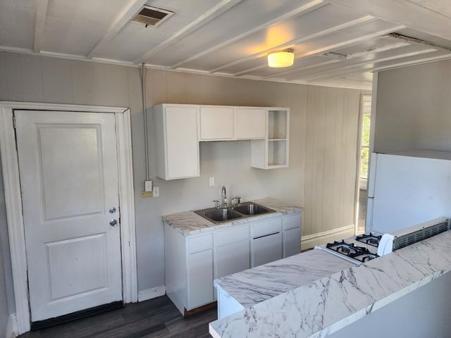 719 Fairview Avenue NE, Grand Rapids, MI 49503