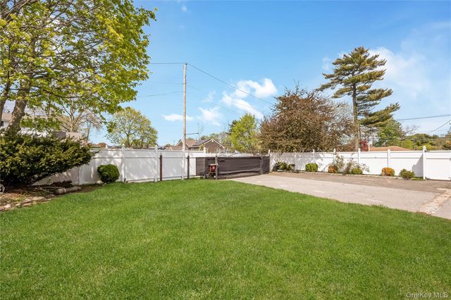 76 Washington Avenue, Brentwood, NY 11717