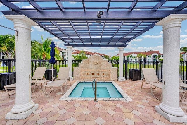 1307 Villa Circle, Boynton Beach, FL 33435