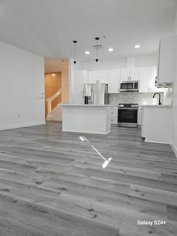 110 W Island Ave, San Diego, CA 92101