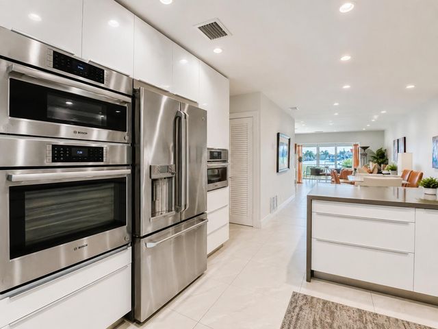 725 N RIVERSIDE Drive 105, Pompano Beach, FL 33062