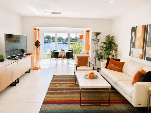 725 N RIVERSIDE Drive 105, Pompano Beach, FL 33062