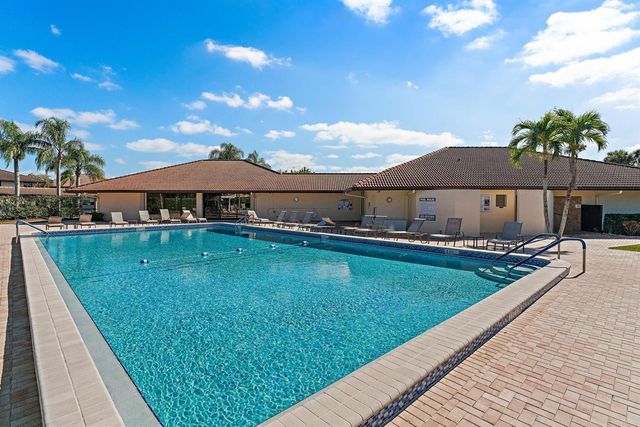 671 SW South River Drive 105, Stuart, FL 34997