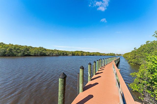671 SW South River Drive 105, Stuart, FL 34997