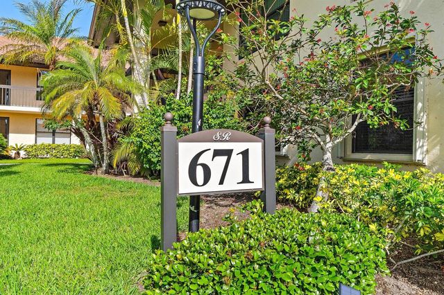671 SW South River Drive 105, Stuart, FL 34997