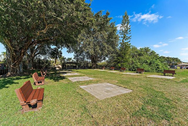 671 SW South River Drive 105, Stuart, FL 34997