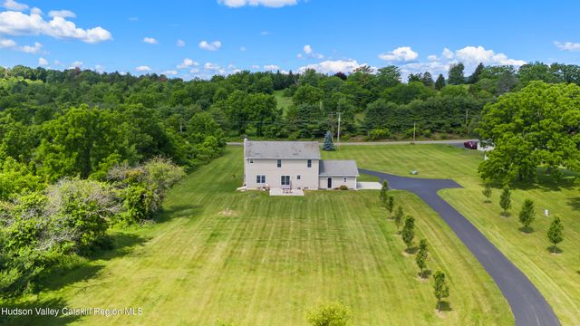 311 Middle Road, Hudson, NY 12534