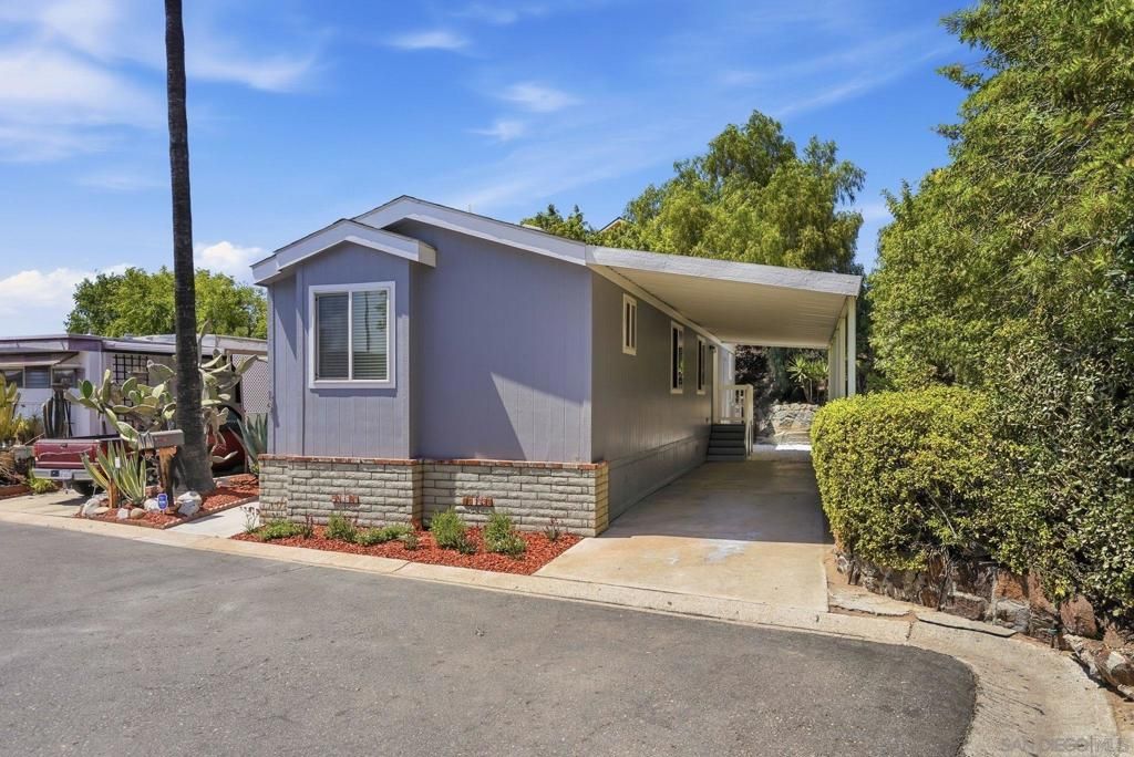 Image 5 of property listing at 13594 Highway 8 Business SPC 15, Lakeside, CA 92040