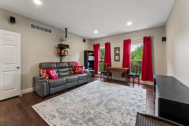 6325 Parkmeadow Lane, Hilliard, OH 43026