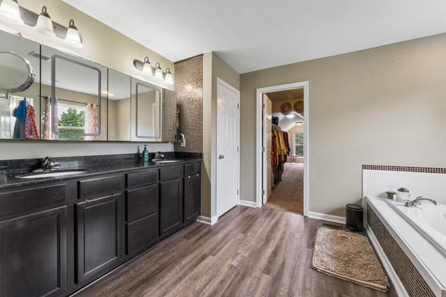 6325 Parkmeadow Lane, Hilliard, OH 43026