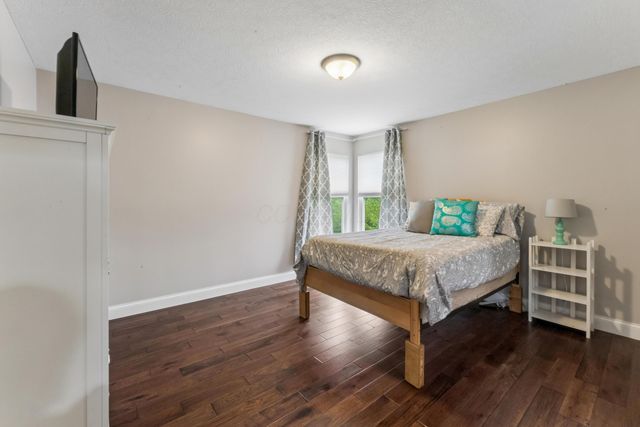 6325 Parkmeadow Lane, Hilliard, OH 43026