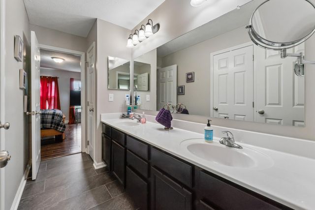 6325 Parkmeadow Lane, Hilliard, OH 43026