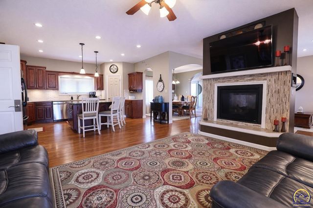 2141 SE Ratner RD, Tecumseh, KS 66542