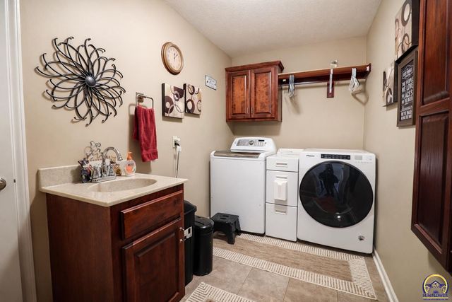 2141 SE Ratner RD, Tecumseh, KS 66542