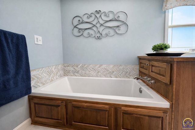 2141 SE Ratner RD, Tecumseh, KS 66542