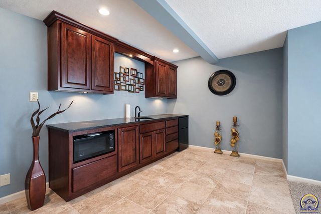 2141 SE Ratner RD, Tecumseh, KS 66542