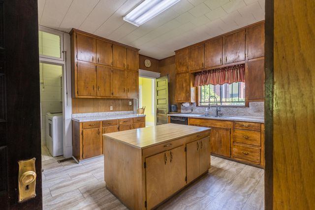 309 Walnut St., Hattiesburg, MS 39401