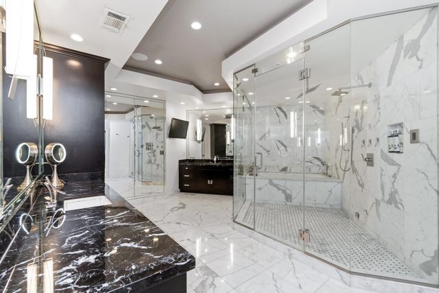 5050 Woodway Drive 8N, Houston, TX 77056