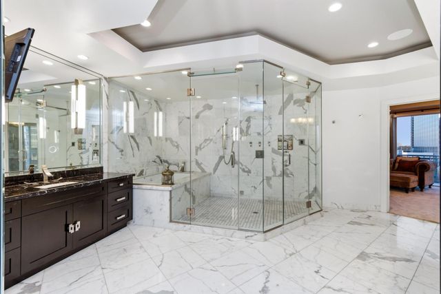 5050 Woodway Drive 8N, Houston, TX 77056