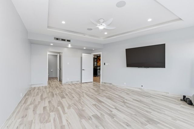 5050 Woodway Drive 8N, Houston, TX 77056