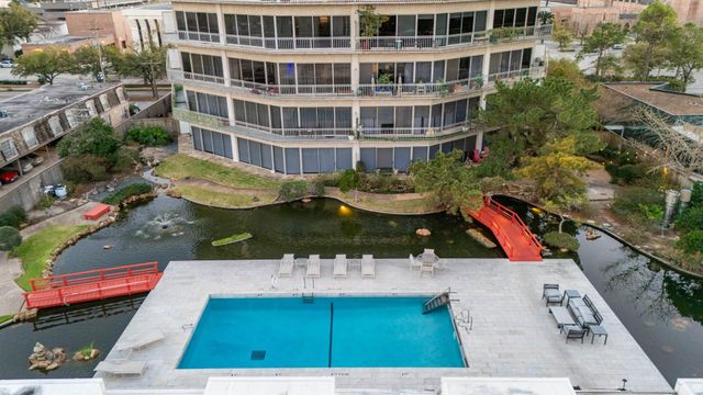 5050 Woodway Drive 8N, Houston, TX 77056