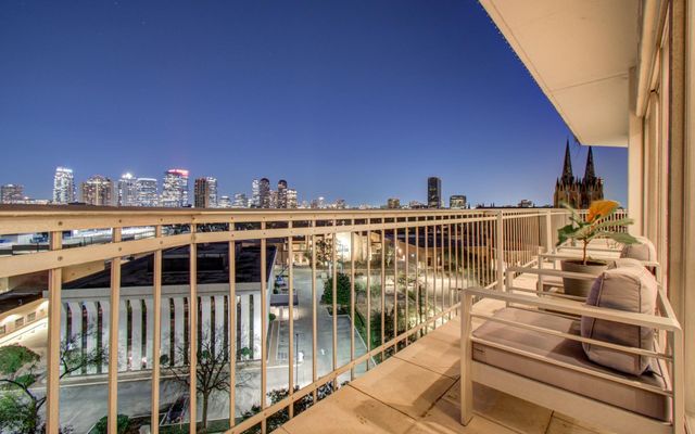 5050 Woodway Drive 8N, Houston, TX 77056