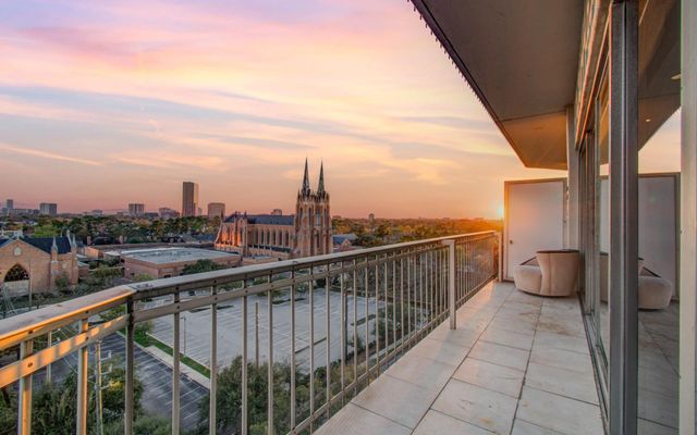 5050 Woodway Drive 8N, Houston, TX 77056