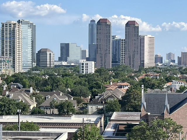 5050 Woodway Drive 8N, Houston, TX 77056