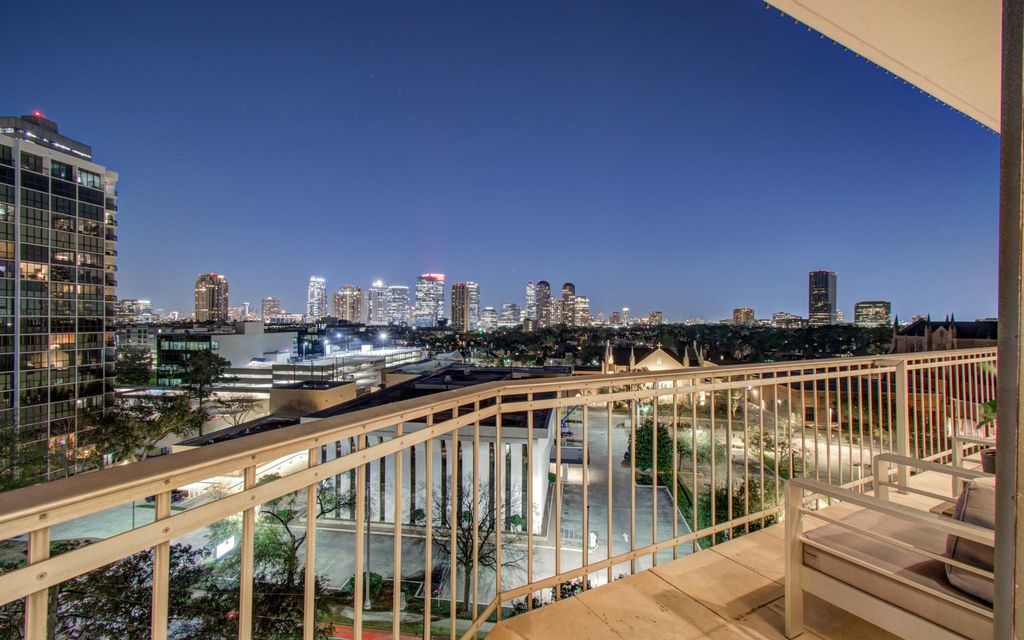 5050 Woodway Drive 8N, Houston, TX 77056