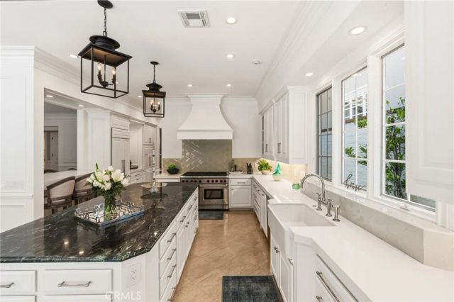 3 Barrenger Court, Newport Beach, CA 92660