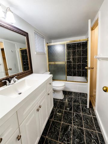 410 SE 2nd St 415, Hallandale Beach, FL 33009