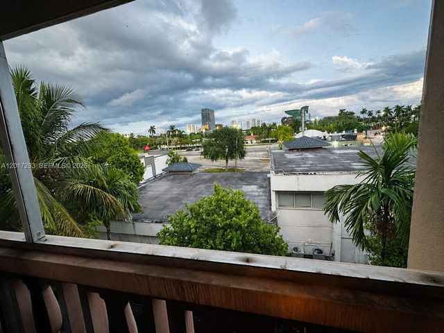 410 SE 2nd St 415, Hallandale Beach, FL 33009