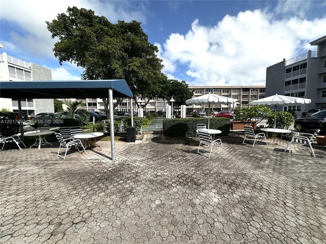 410 SE 2nd St 415, Hallandale Beach, FL 33009