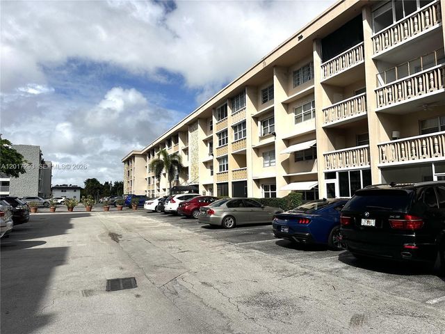 410 SE 2nd St 415, Hallandale Beach, FL 33009
