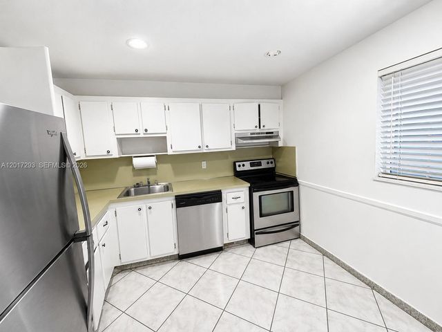 410 SE 2nd St 415, Hallandale Beach, FL 33009