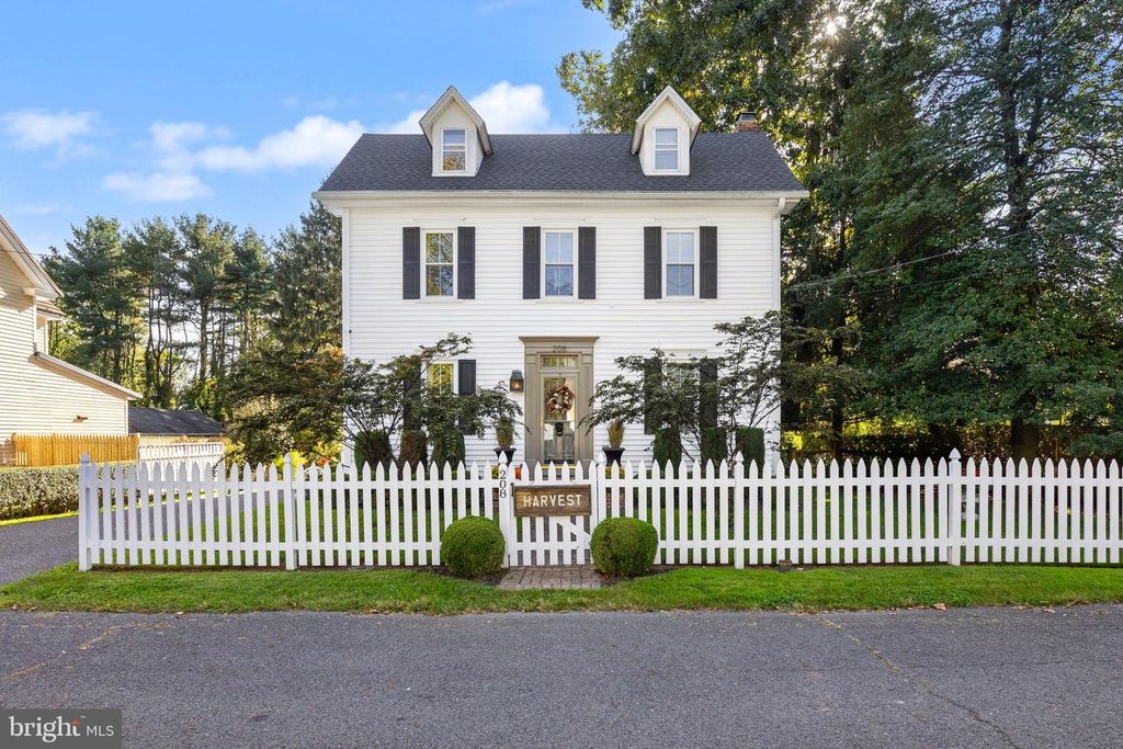 208 2ND ST, Rancocas, NJ 08073