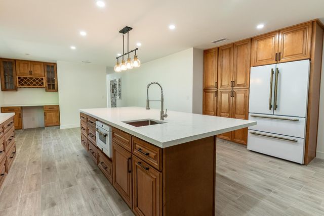 5454 E Butler Avenue, Fresno, CA 93727