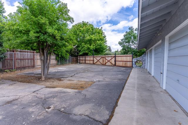 5454 E Butler Avenue, Fresno, CA 93727