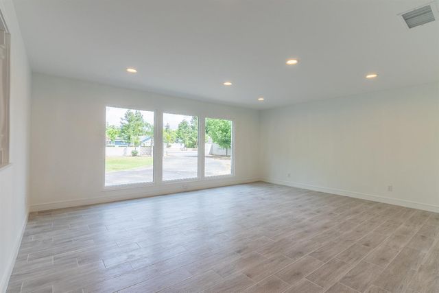 5454 E Butler Avenue, Fresno, CA 93727