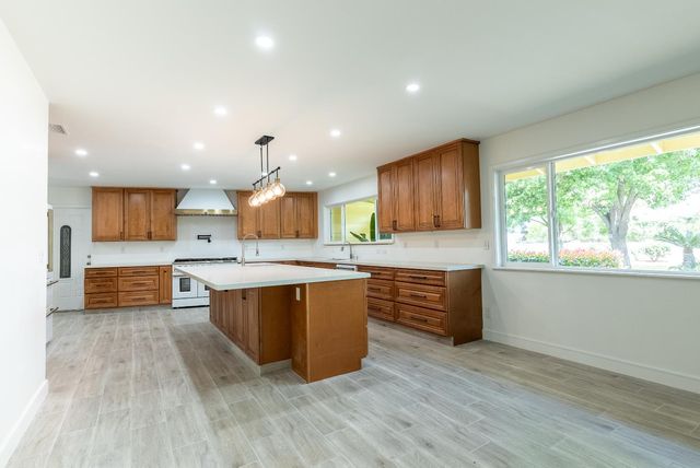 5454 E Butler Avenue, Fresno, CA 93727