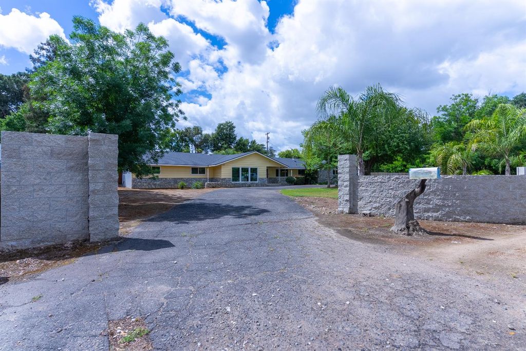 5454 E Butler Avenue, Fresno, CA 93727