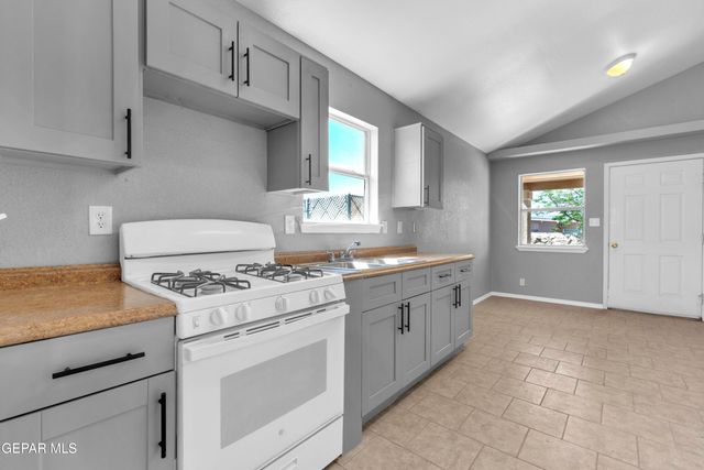 10432 Valle Koki Drive, Socorro, TX 79927