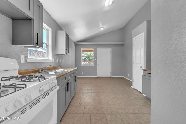 10432 Valle Koki Drive, Socorro, TX 79927