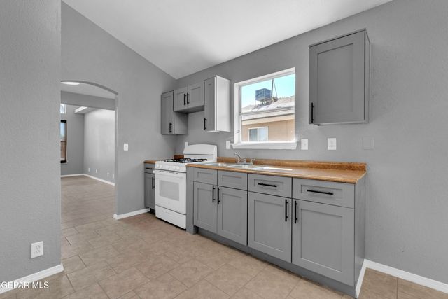 10432 Valle Koki Drive, Socorro, TX 79927