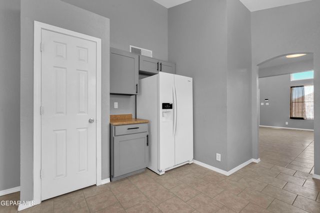 10432 Valle Koki Drive, Socorro, TX 79927