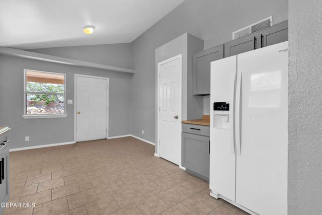 10432 Valle Koki Drive, Socorro, TX 79927