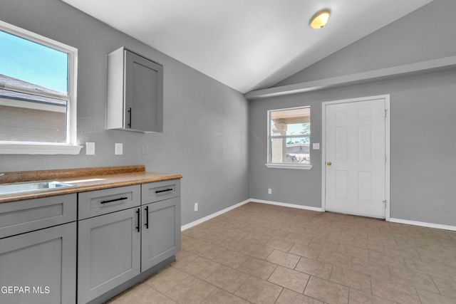 10432 Valle Koki Drive, Socorro, TX 79927