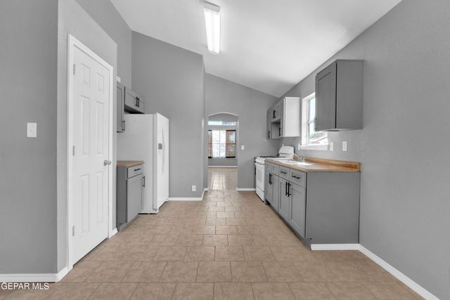 10432 Valle Koki Drive, Socorro, TX 79927